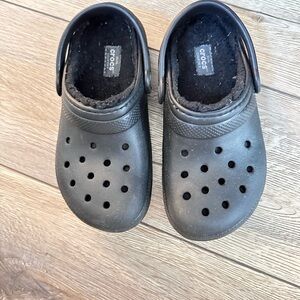 Kids lined crocs